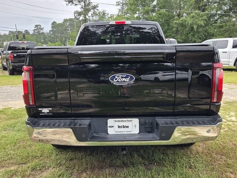 Used 2025 Agate Black Metallic Ford LARIAT image 11
