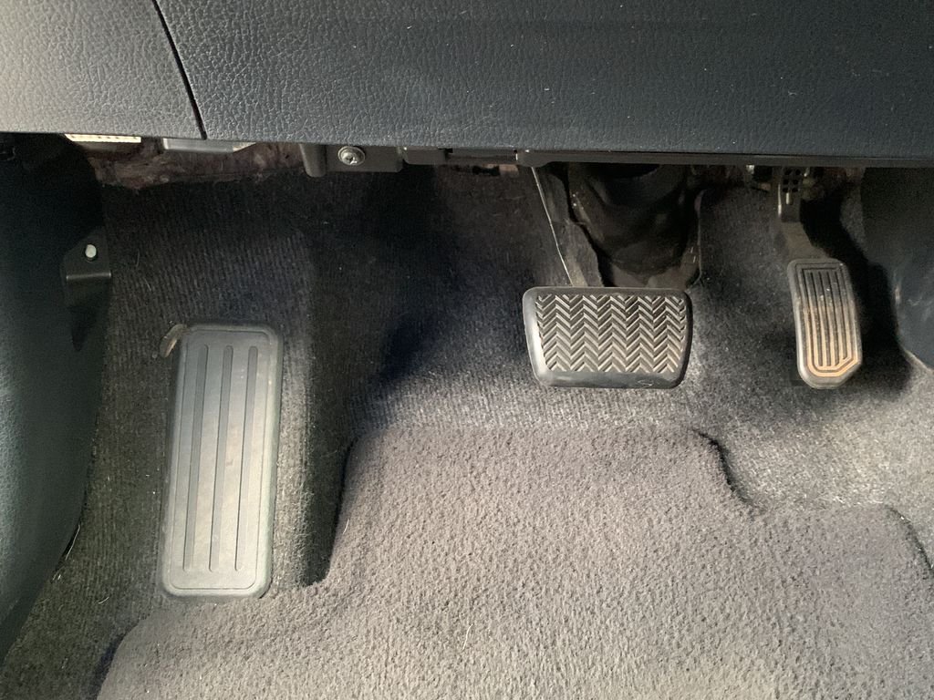 2017 Toyota RAV4 LE - Photo 13