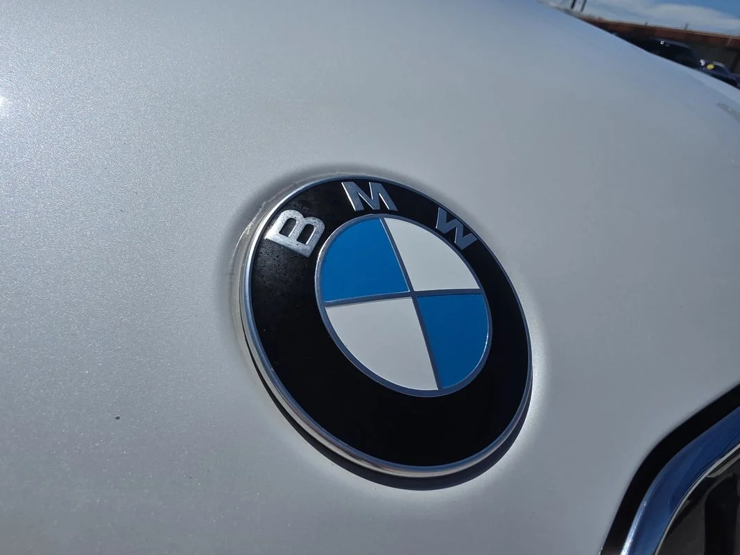 Used 2023  BMW xDrive28i image 9