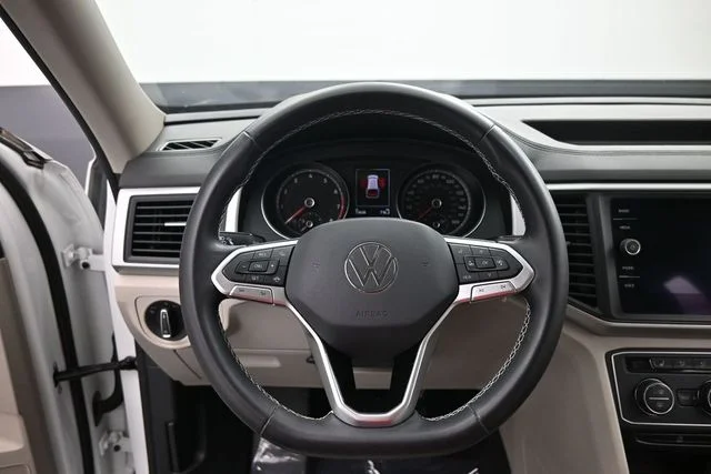 Used 2021  Volkswagen 2.0T SE image 12