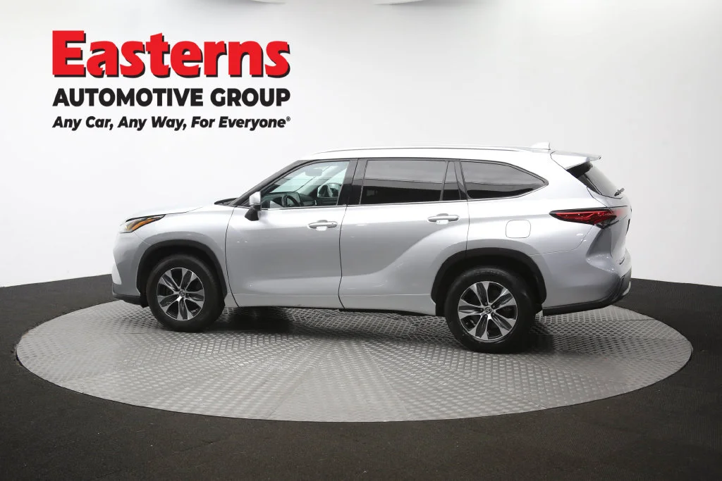 Used 2021 Silver Toyota XLE image 68