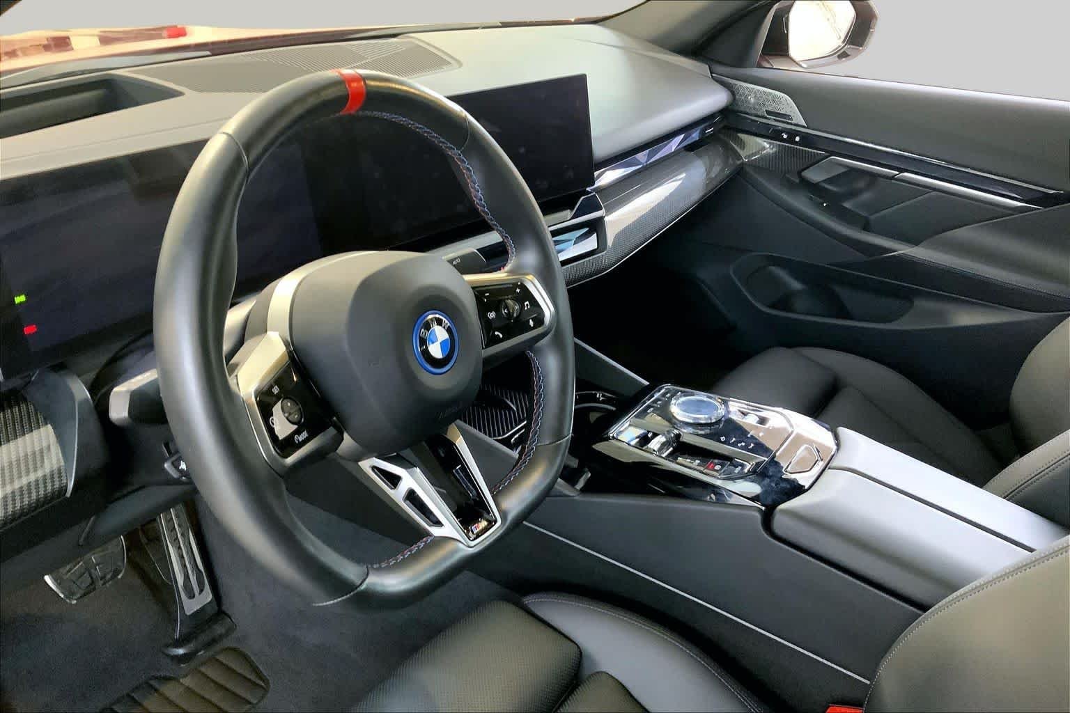 Used 2024 Vegas Red Metallic BMW M60 image 17