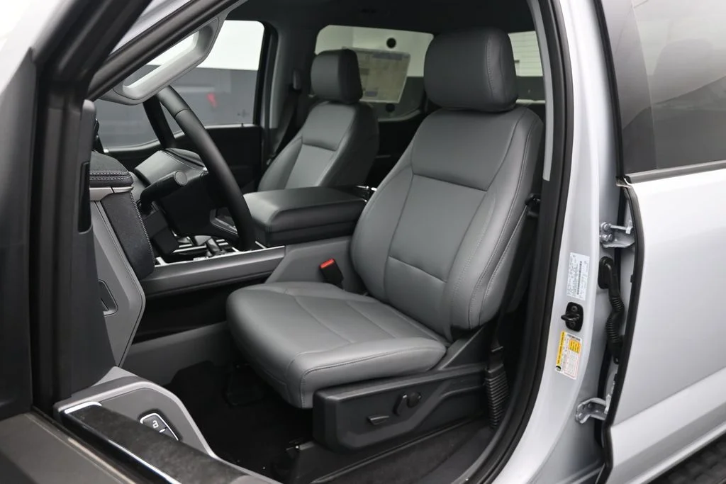 2025 Ford F-150 Lightning Flash - Photo 8