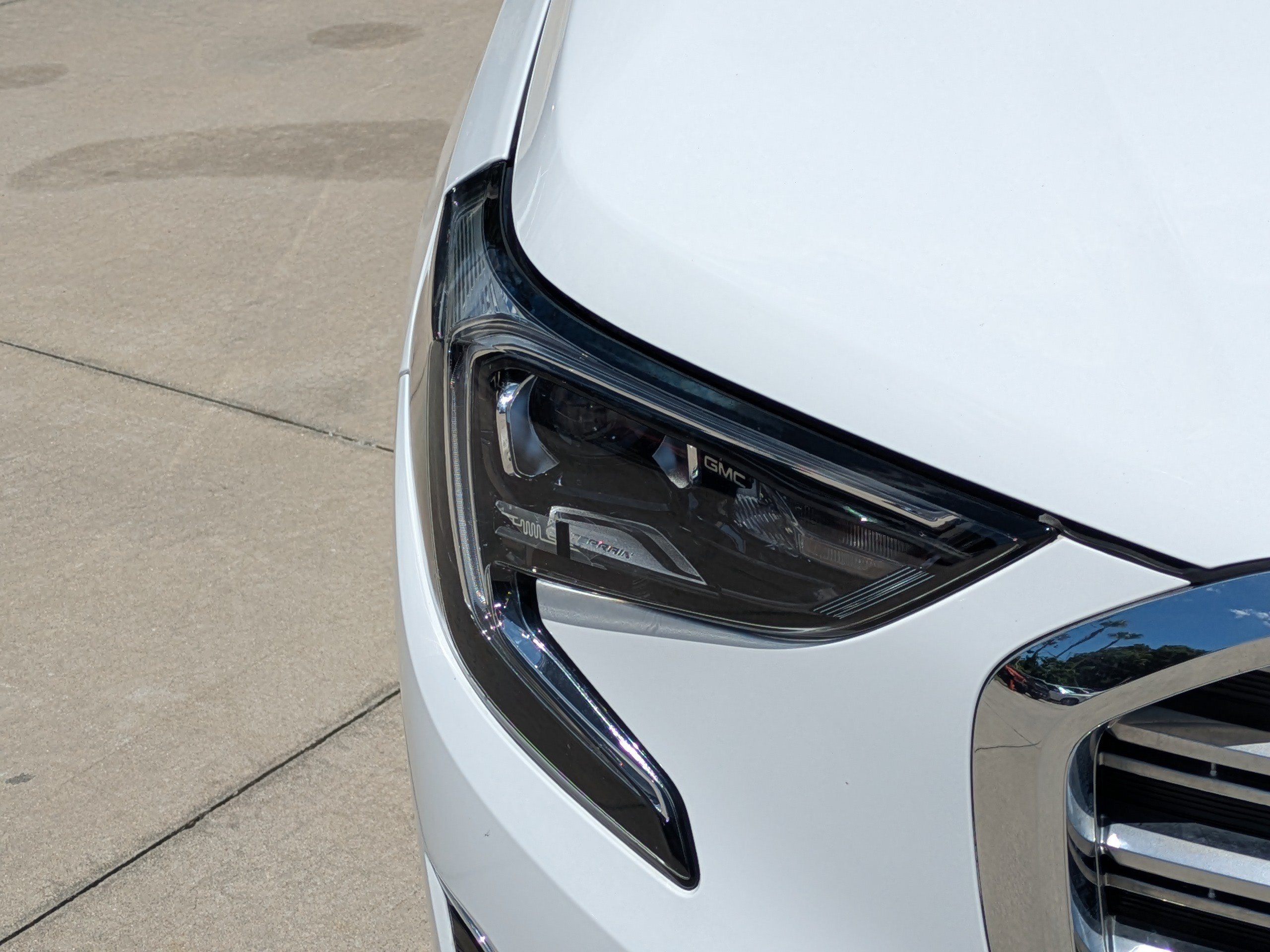 Used 2018 Summit White GMC DENALI image 7