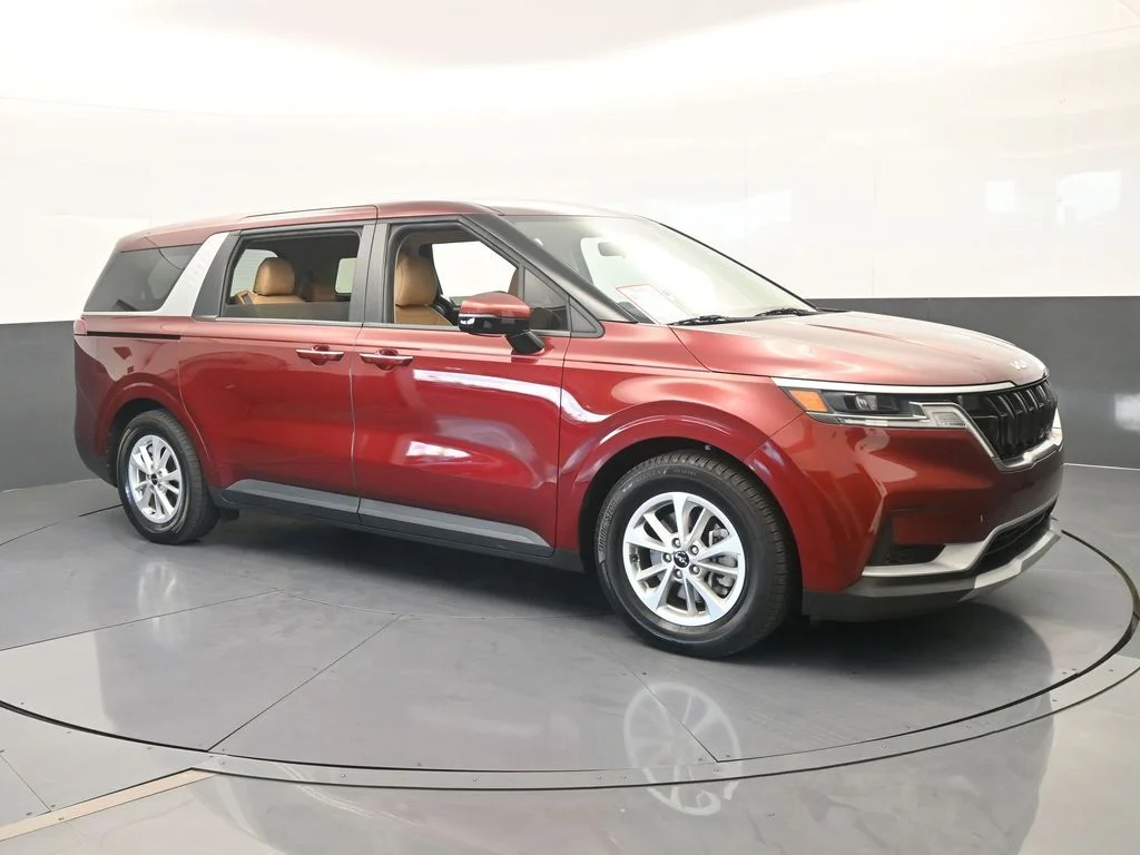 Used 2024 Flare Red Kia LX image 7
