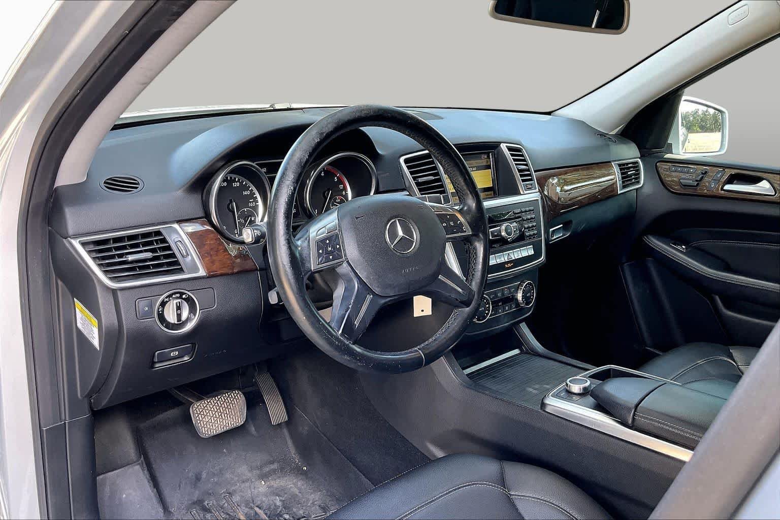 Used 2012 Iridium Silver Metallic Mercedes-Benz ML 350 BlueTEC® image 16