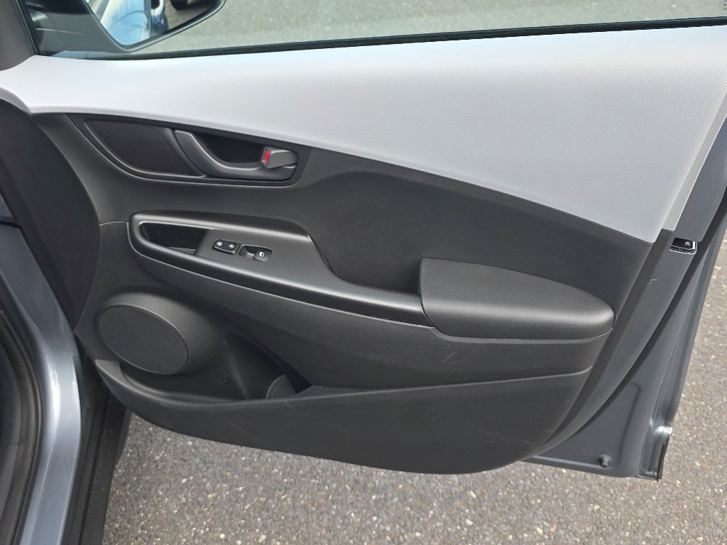 Used 2020 Sonic Silver Hyundai SE image 20