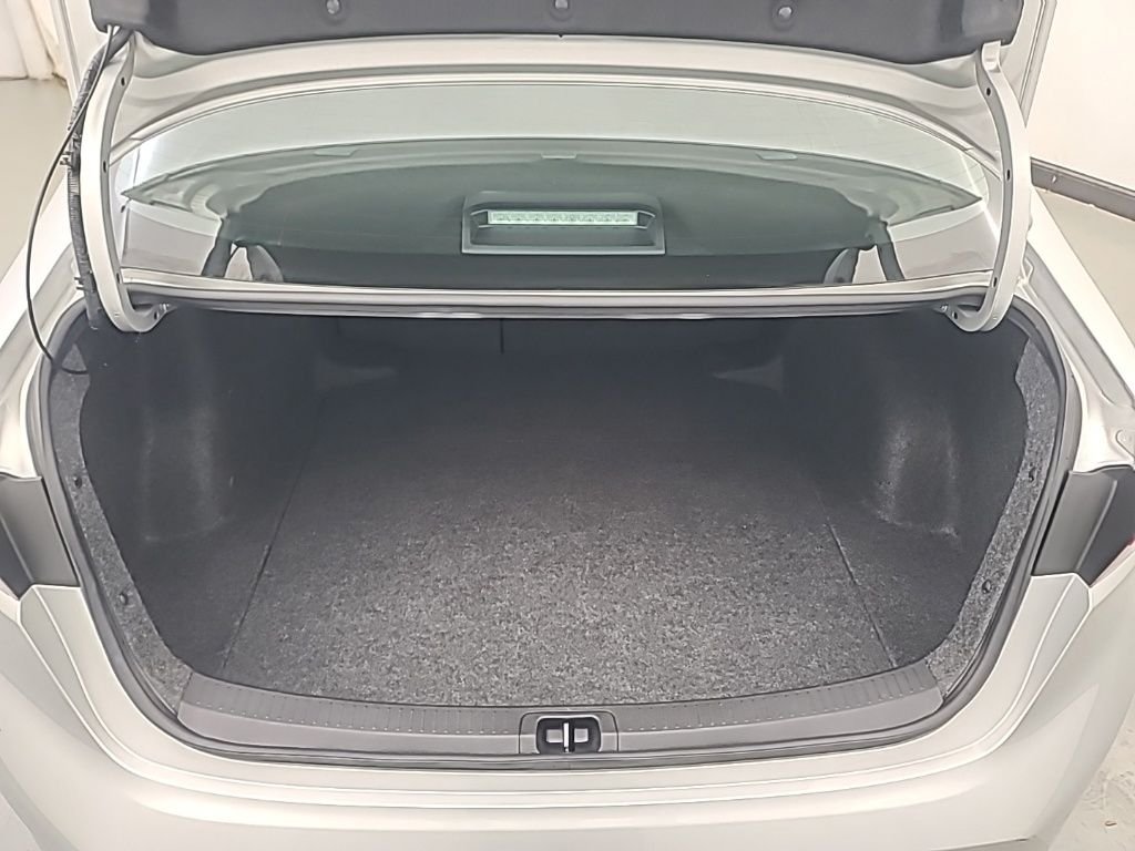 2025 Toyota Corolla LE - Photo 18