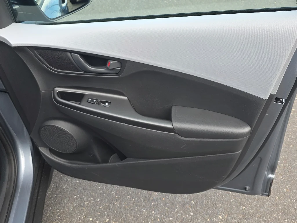 Used 2020 Sonic Silver Hyundai SE image 20