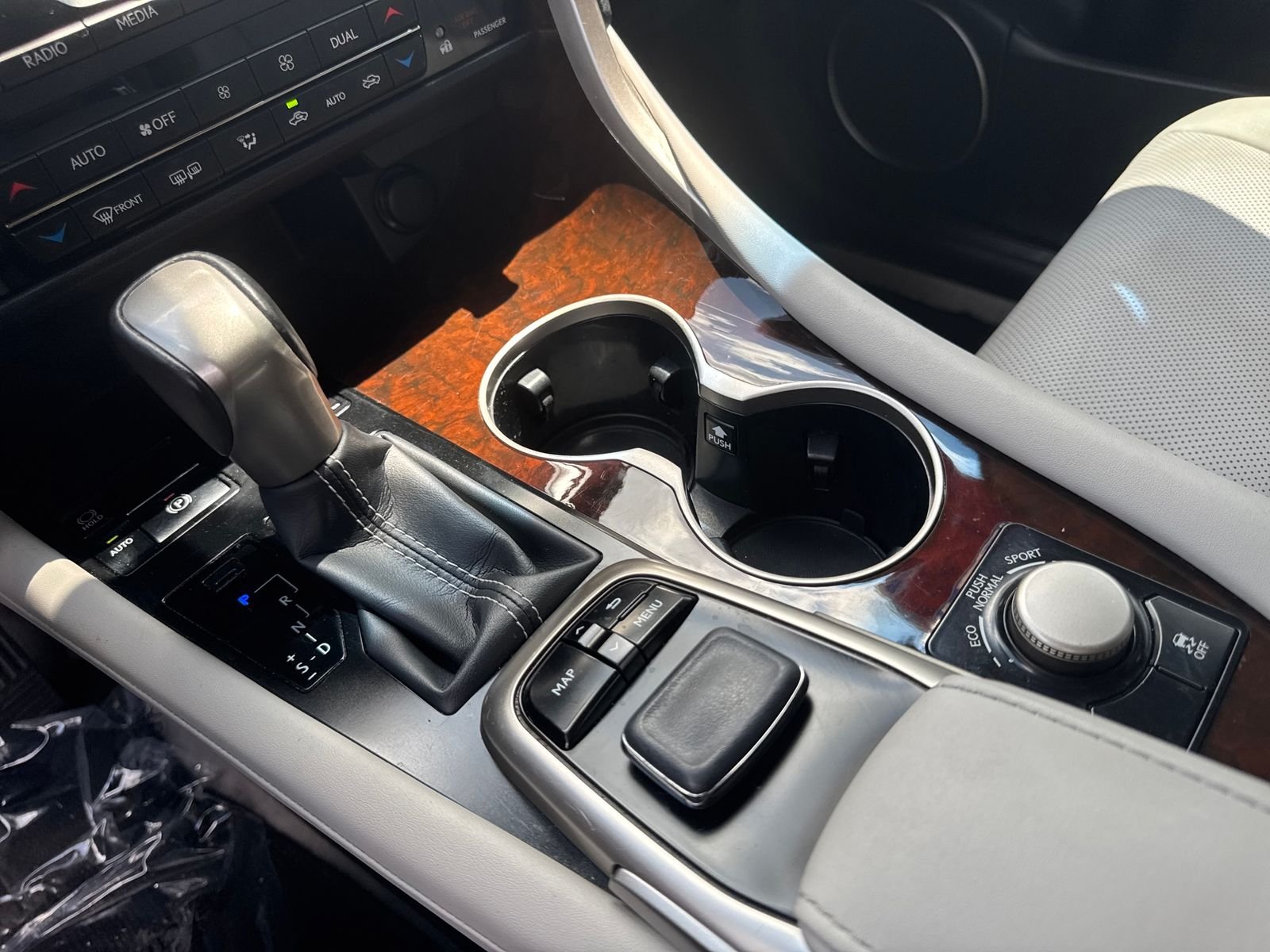 Used 2019 White Lexus 350 image 36