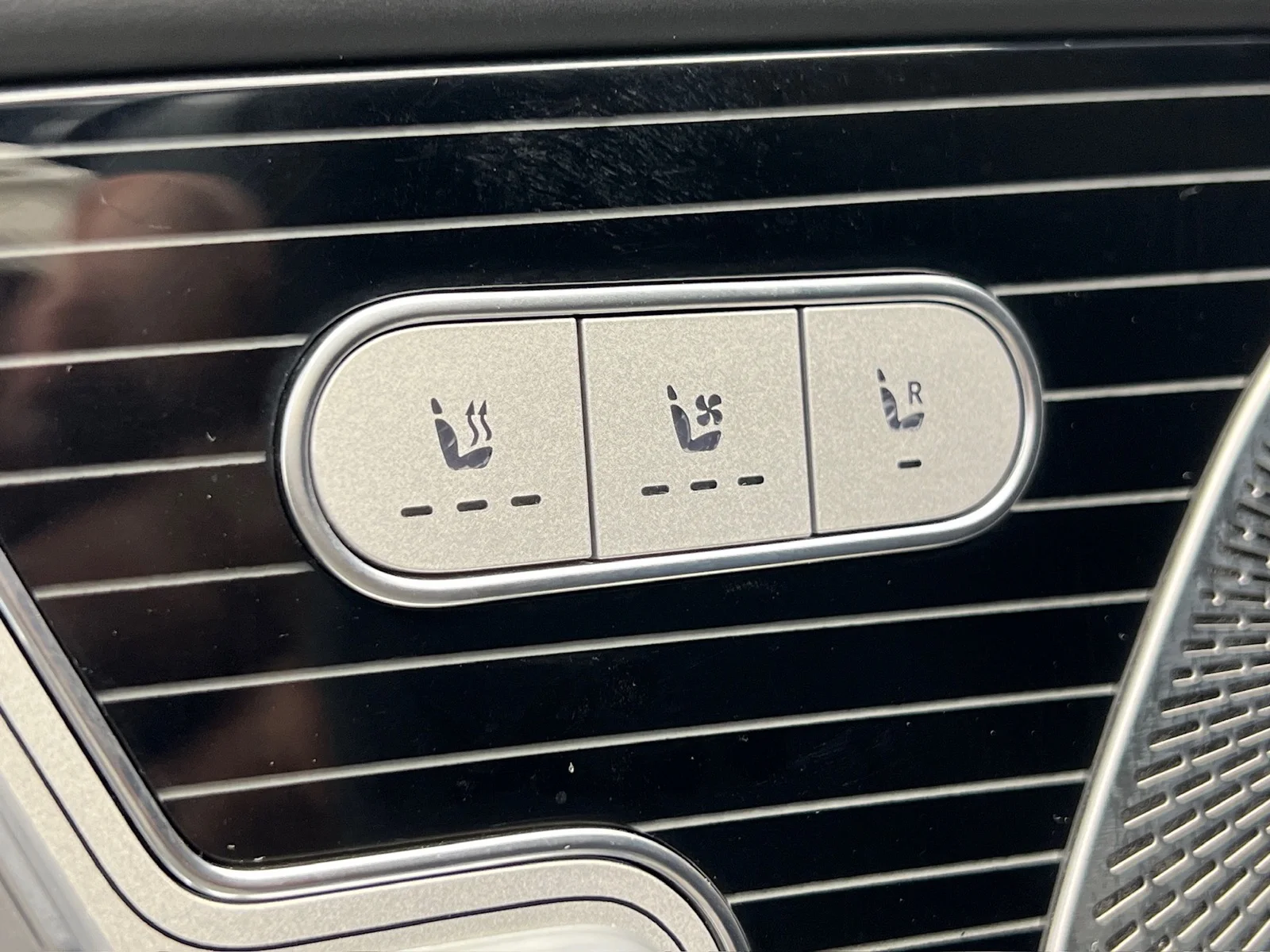 Used 2022 Cirrus Silver Metallic (922) Mercedes-Benz Mercedes-Maybach GLS 600 4MATIC® image 22