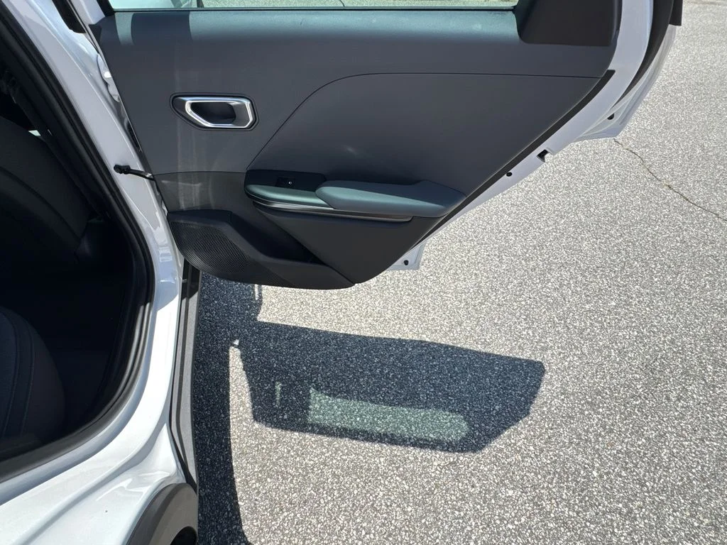 New 2026 Snow White Pearl Kia LXS image 16