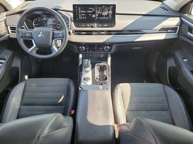 2025 Mitsubishi Outlander SE - Photo 15
