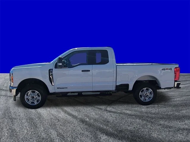 New 2026 Oxford White Ford F-250® XLT image 7