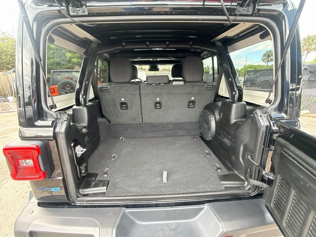 Used 2022 Black Jeep Unlimited Rubicon 4xe image 31
