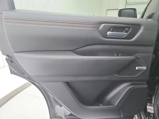 Used 2025 Black Nissan SL image 38