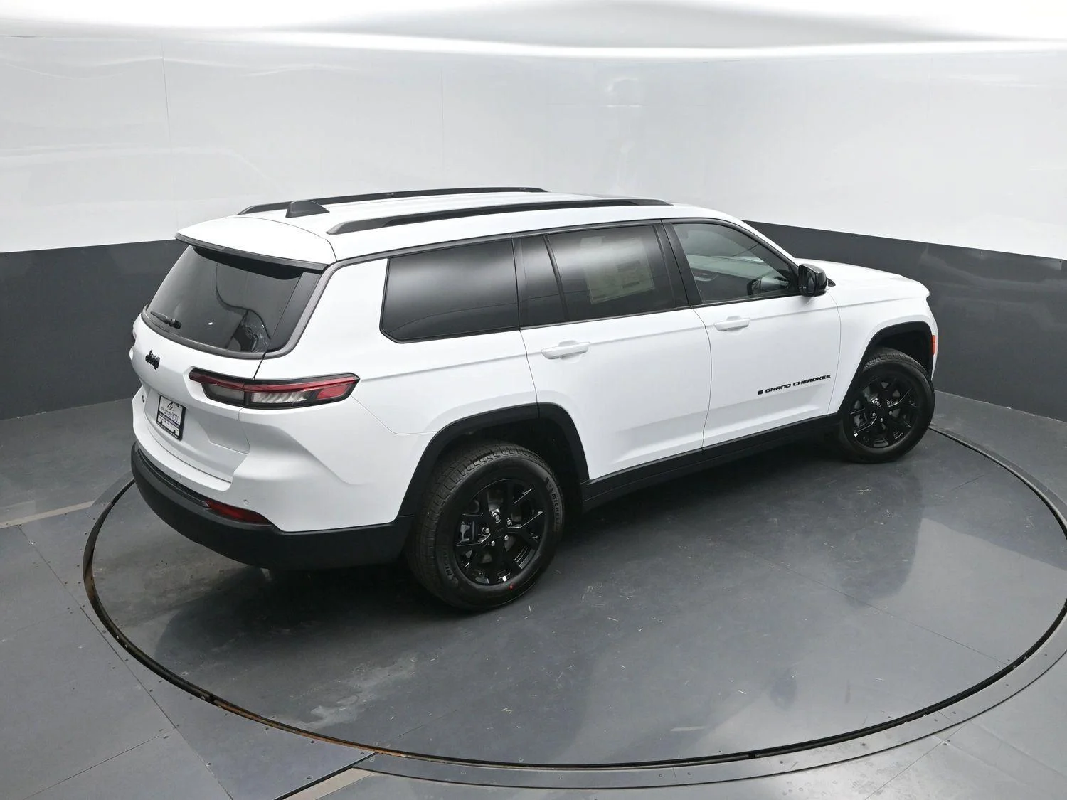New 2026 Bright White Clear-Coat Exterior Paint Jeep Laredo Altitude image 37