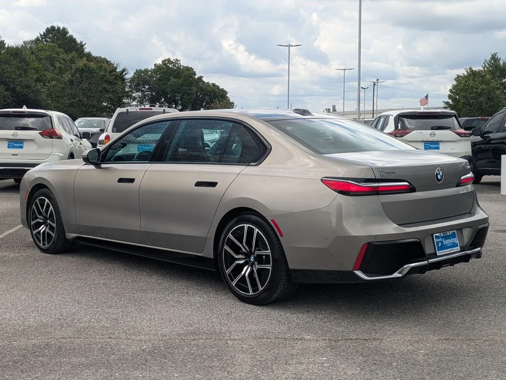 Used 2023 Gray BMW 740i image 3