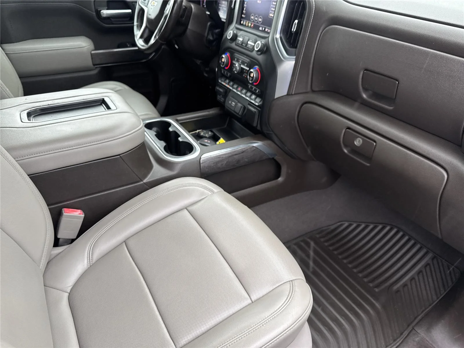 Used 2019 SILVER ICE METALLIC Chevrolet LTZ image 33