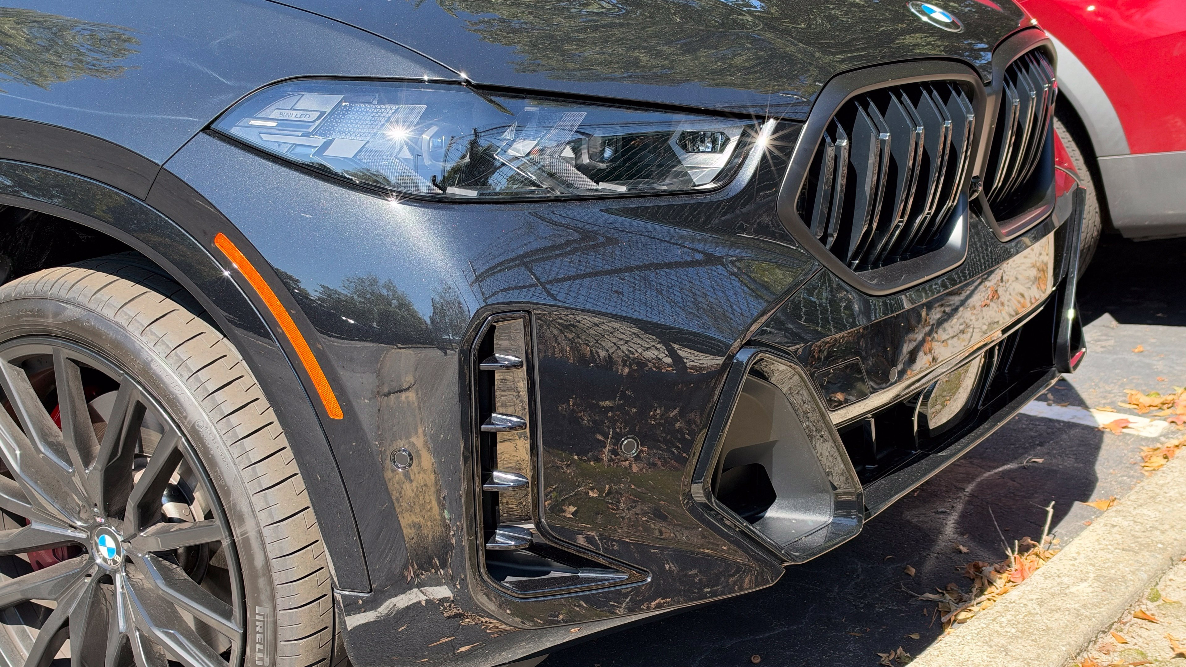 Used 2027 Black Sapphire Metallic BMW M60i image 2