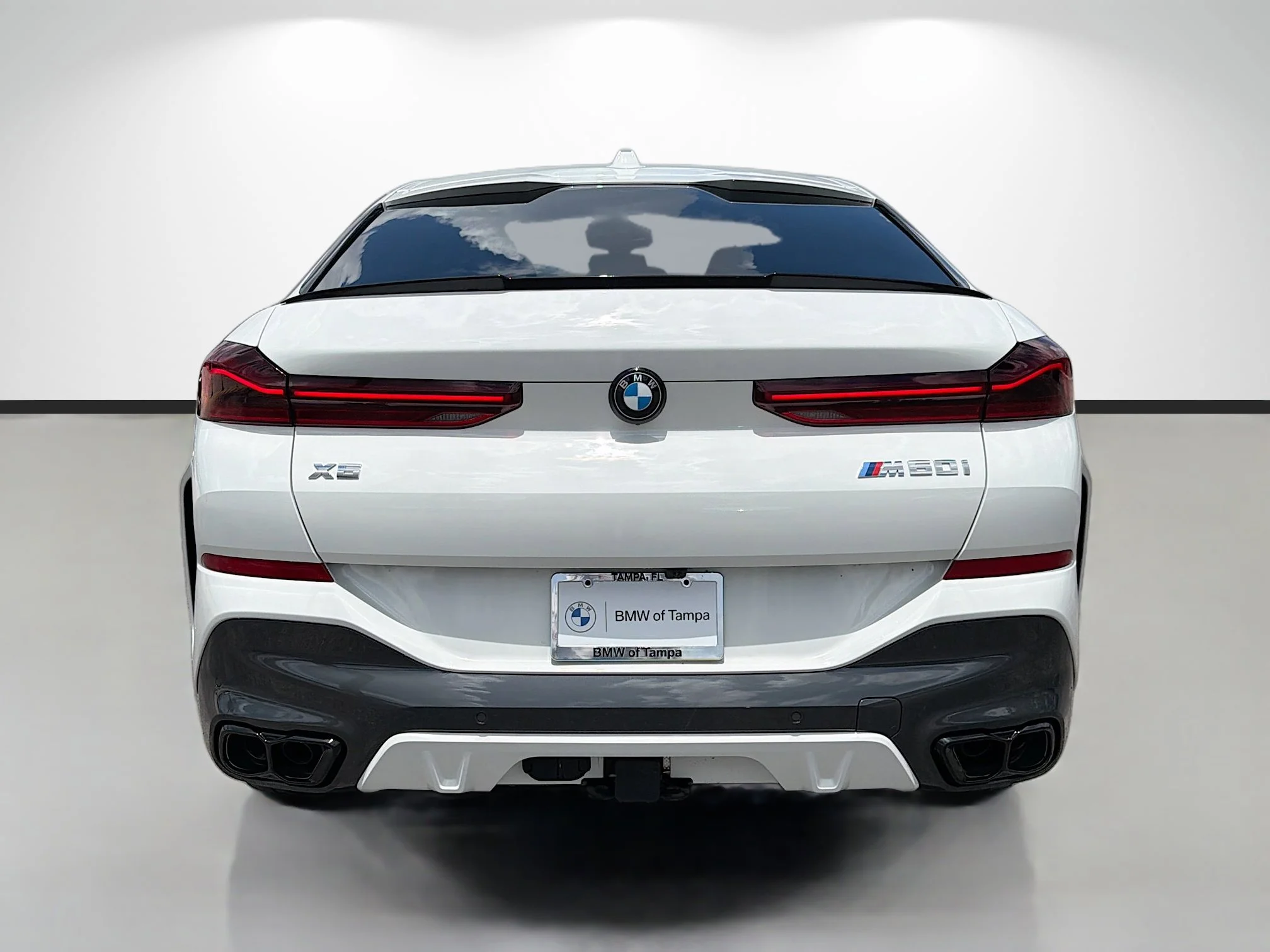 New 2027 Alpine White BMW M60i image 4