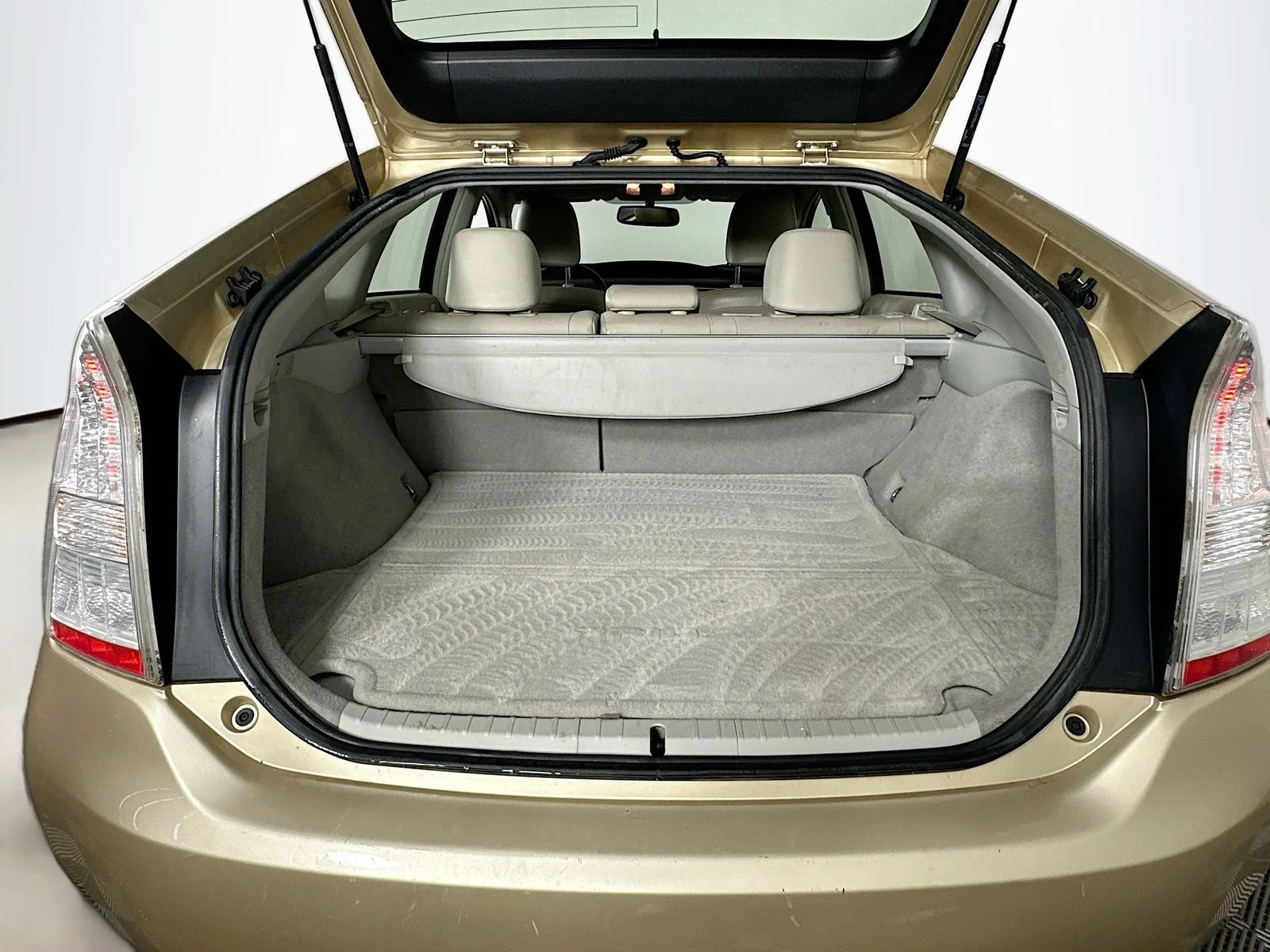 Used 2010 Sandy Beach Metallic Toyota IV image 25