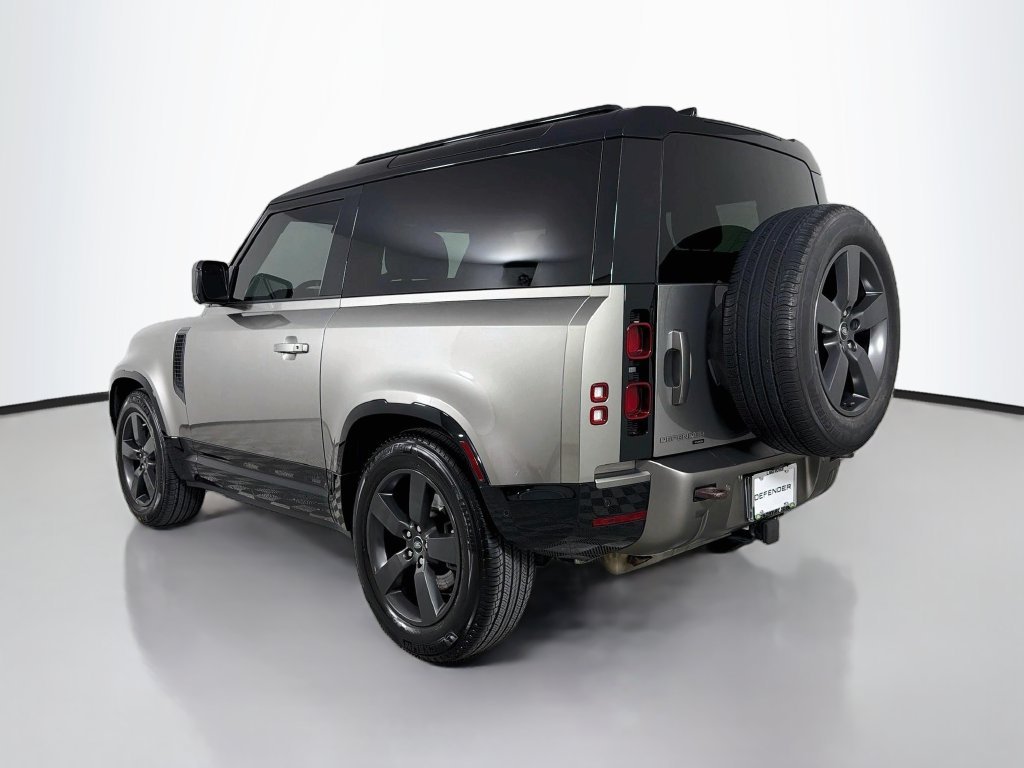 Used 2022 Gold Land Rover X-Dynamic S image 7