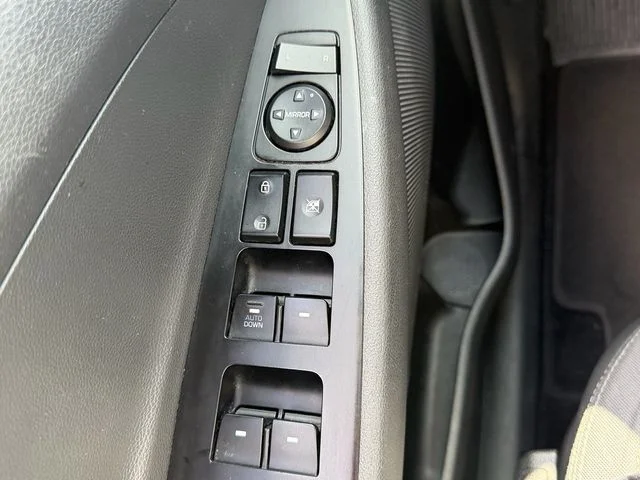 Used 2020 Black Hyundai SE image 34