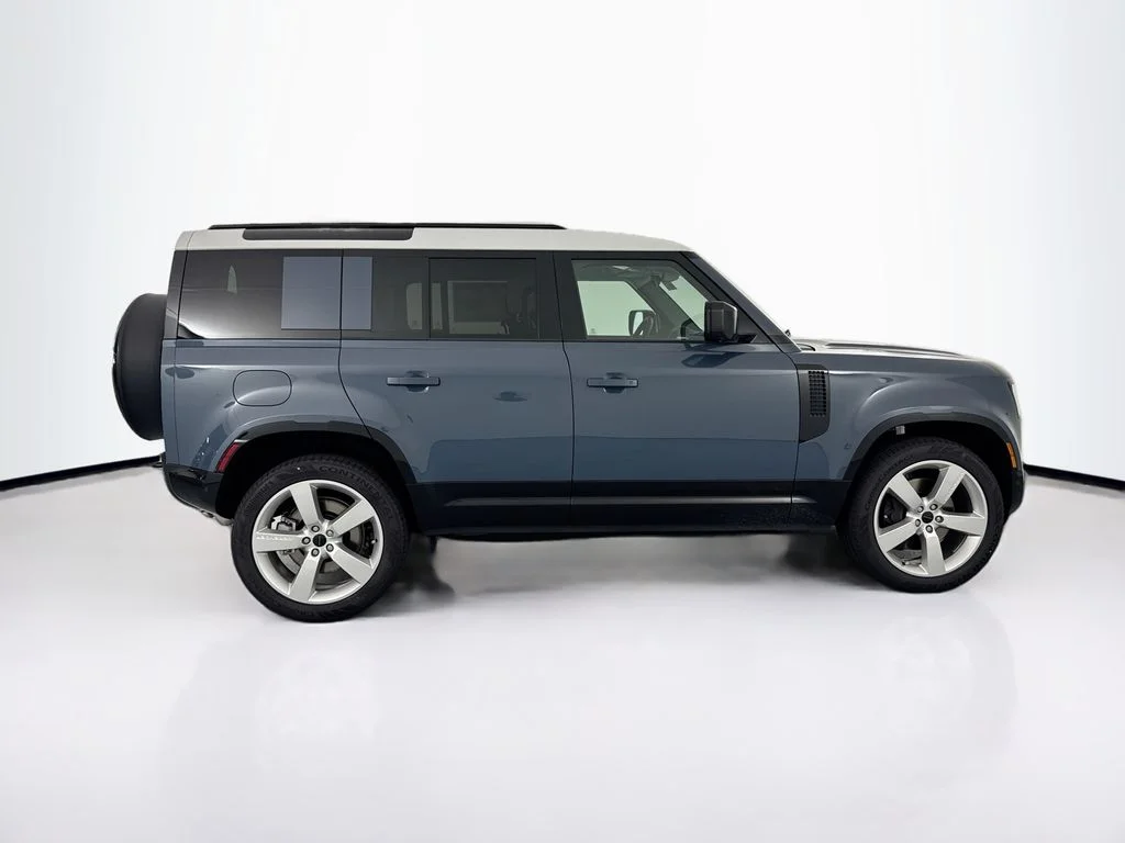 New 2026 Tasman Blue Land Rover X-Dynamic SE image 4
