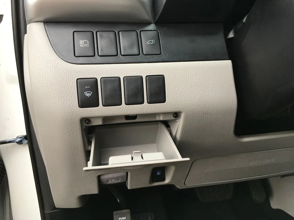 Used 2019 White Toyota XLE image 20