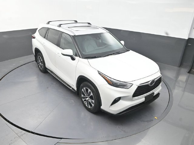 Used 2026 Beige Toyota XLE image 23