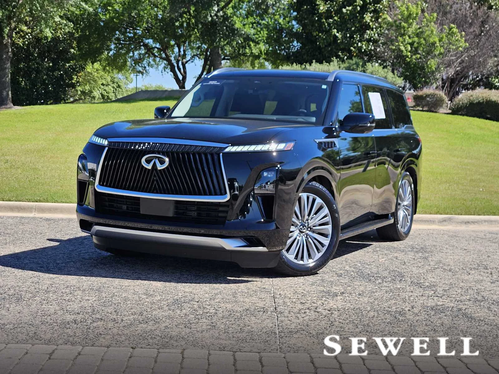 2026 INFINITI QX80 LUXE