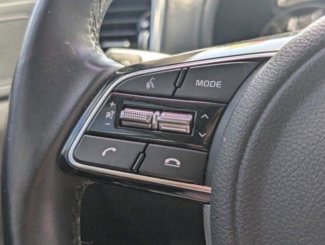 Used 2022 White Kia EX image 41