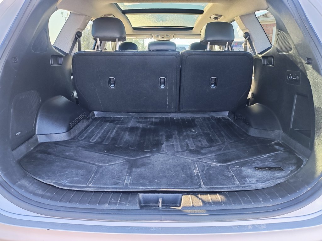 Used 2020 Silver Hyundai Limited image 9