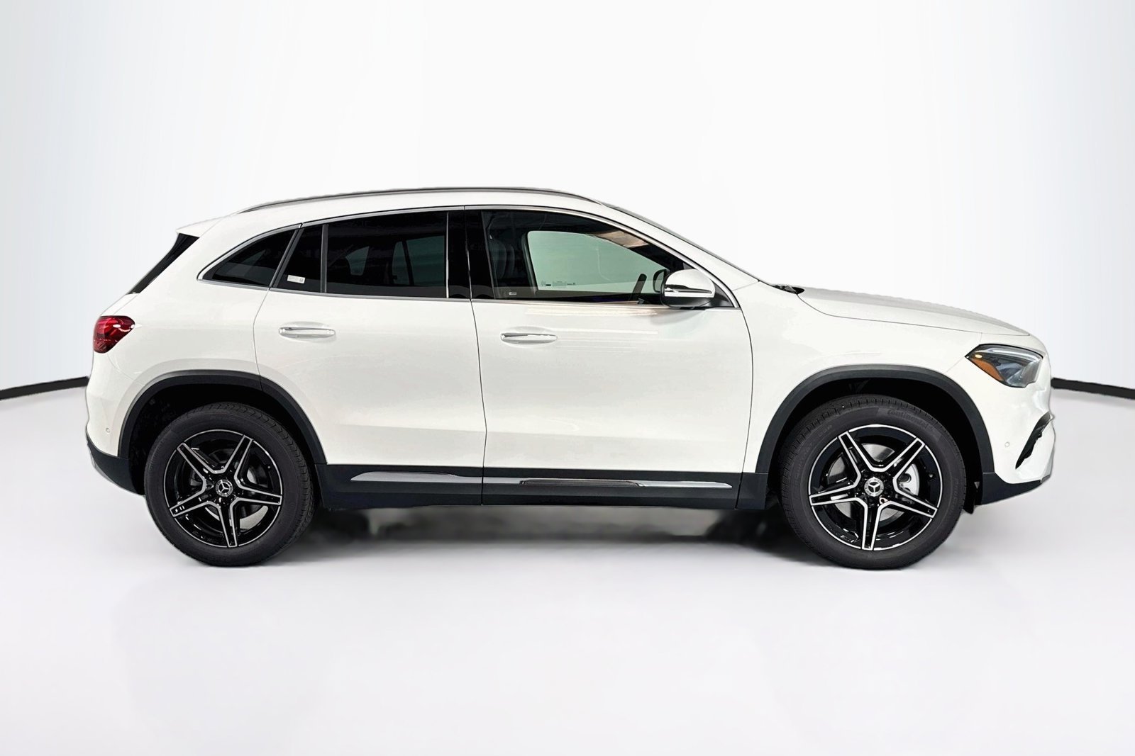 New 2026 Polar White Mercedes-Benz GLA 250 image 4