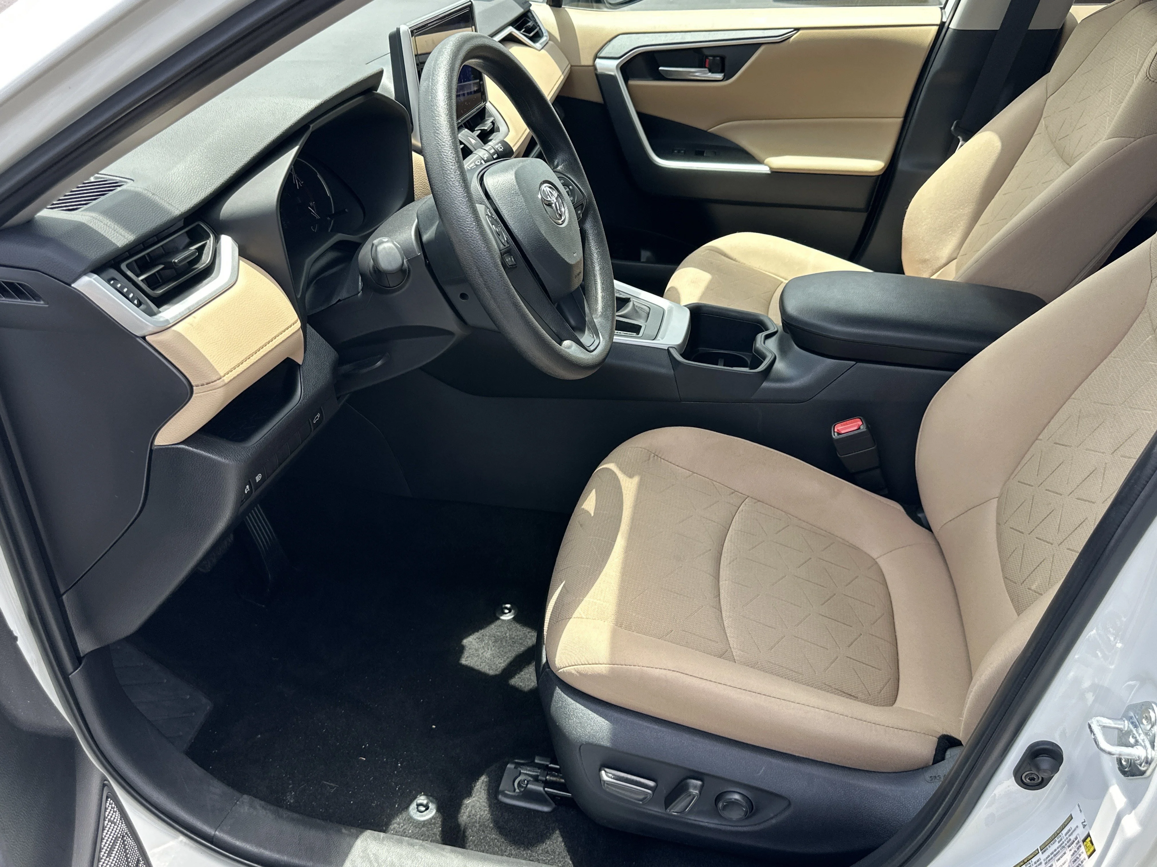 Used 2025 Ice Cap Toyota XLE image 9