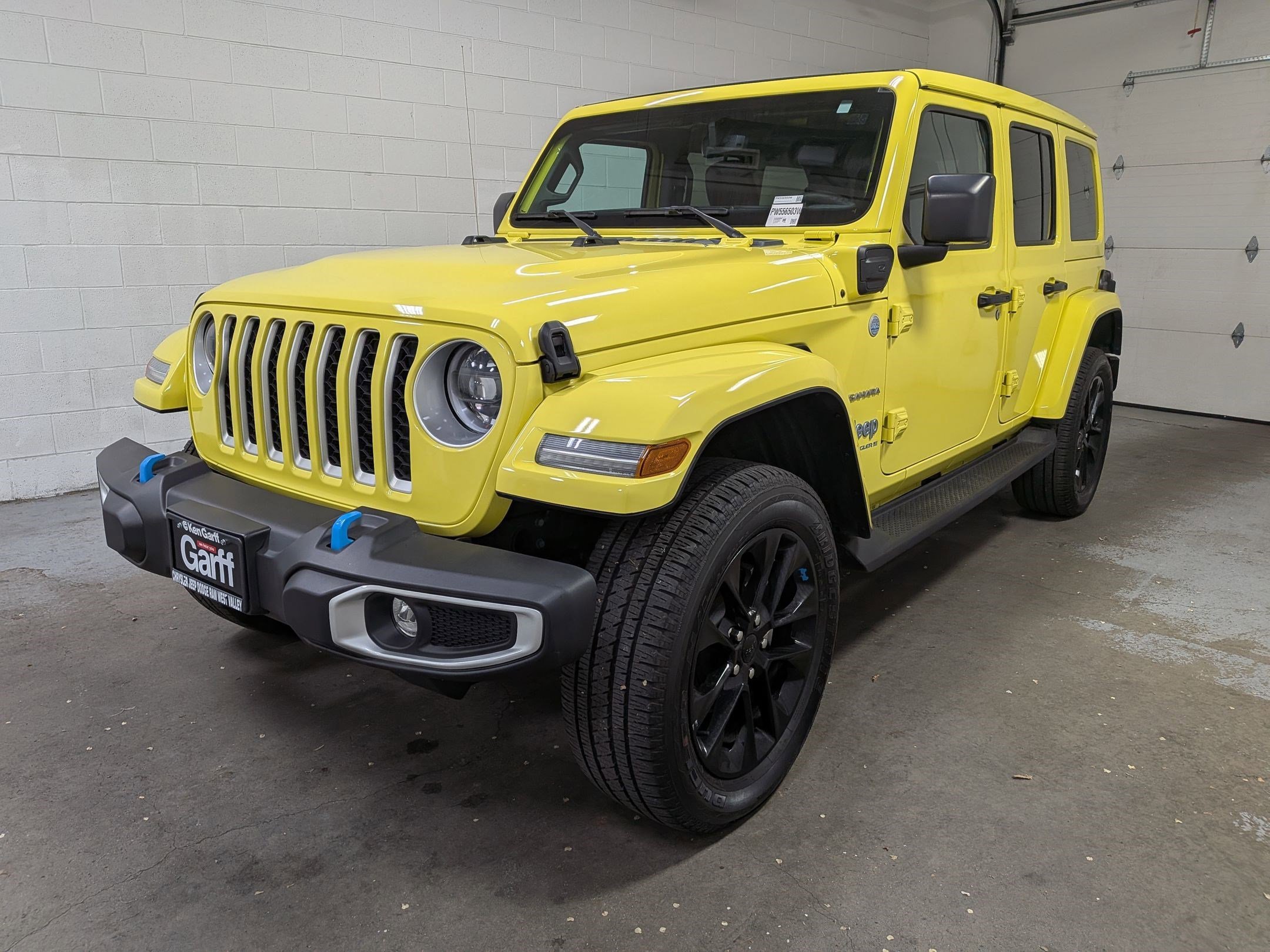 Used 2023 High Velocity Clearcoat Jeep Sahara image 9
