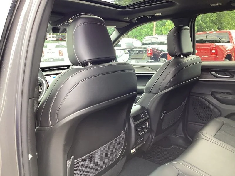 New 2026 Baltic Gray Metallic Clear-Coat Exterior Paint Jeep Laredo Altitude image 21