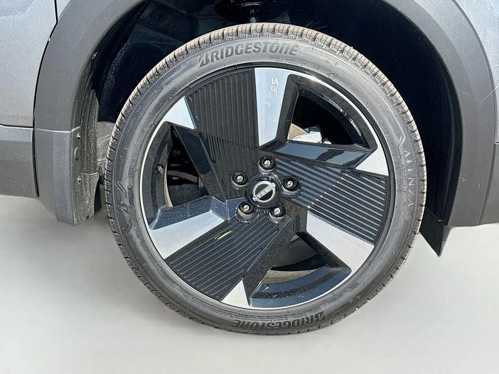 New 2026 Gray Nissan SR image 28