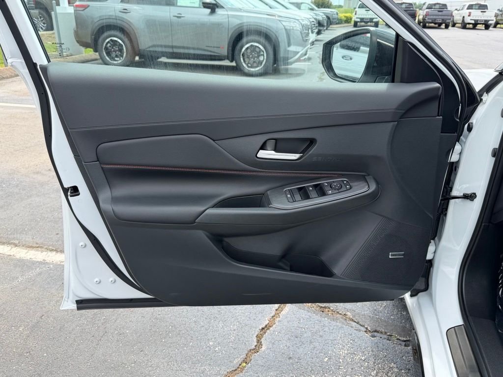 New 2026 Aspen White TriCoat / Super Black Two-tone Nissan SR image 12