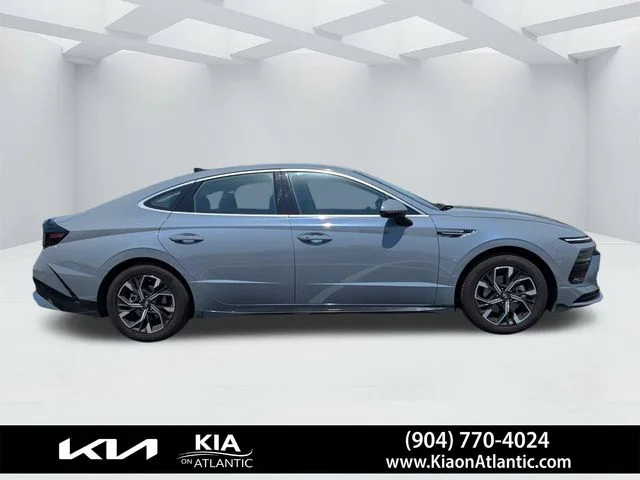 Used 2025 Blue Hyundai SEL image 2