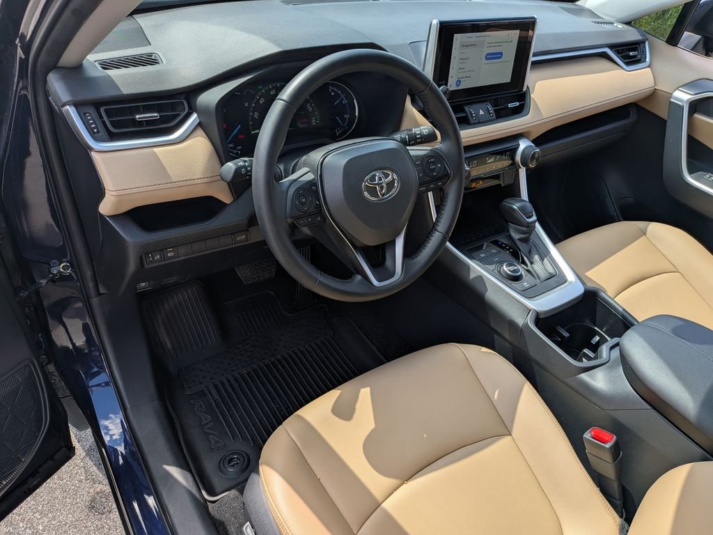 Used 2025  Toyota XLE Premium image 13