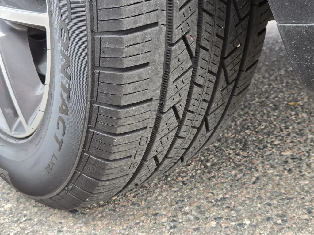 Used 2019 Diamond Black Jeep Limited image 11