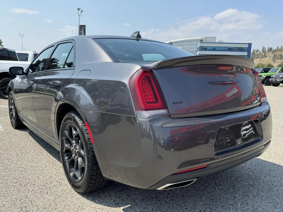 Used 2021 Black Chrysler S V6 Awd image 9