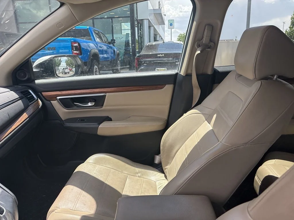 Used 2018 White Honda EX-L image 30