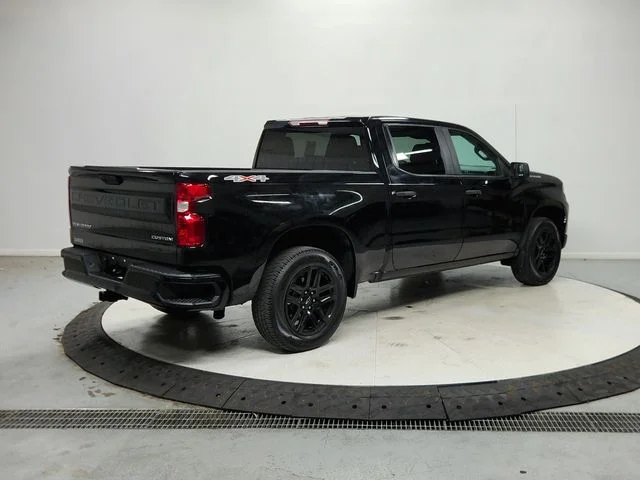 Used 2023 Black Chevrolet Custom image 8