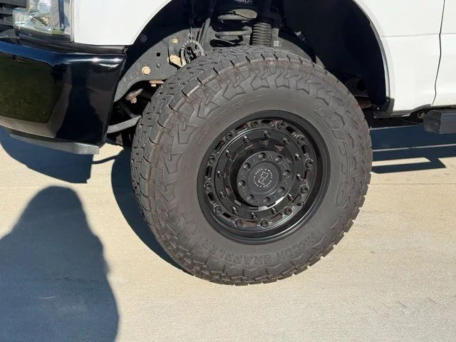 Used 2018 White Ford XL image 4