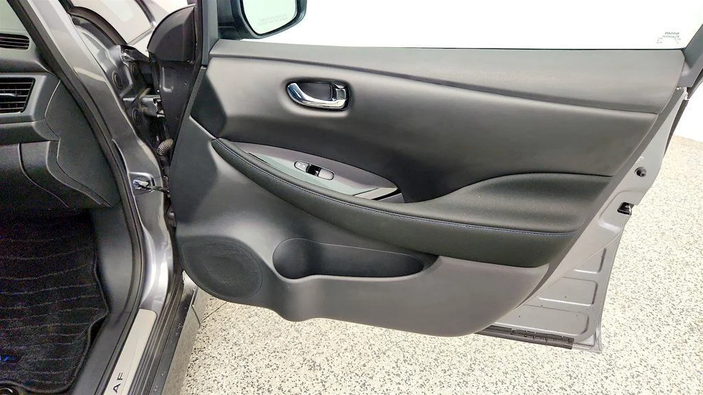 Used 2023 Gun Metallic Nissan SV PLUS Hatchback image 24