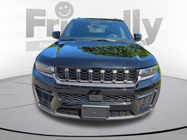 New 2026 Diamond Black Crystal Pearl-Coat Exterior Paint Jeep Altitude image 2