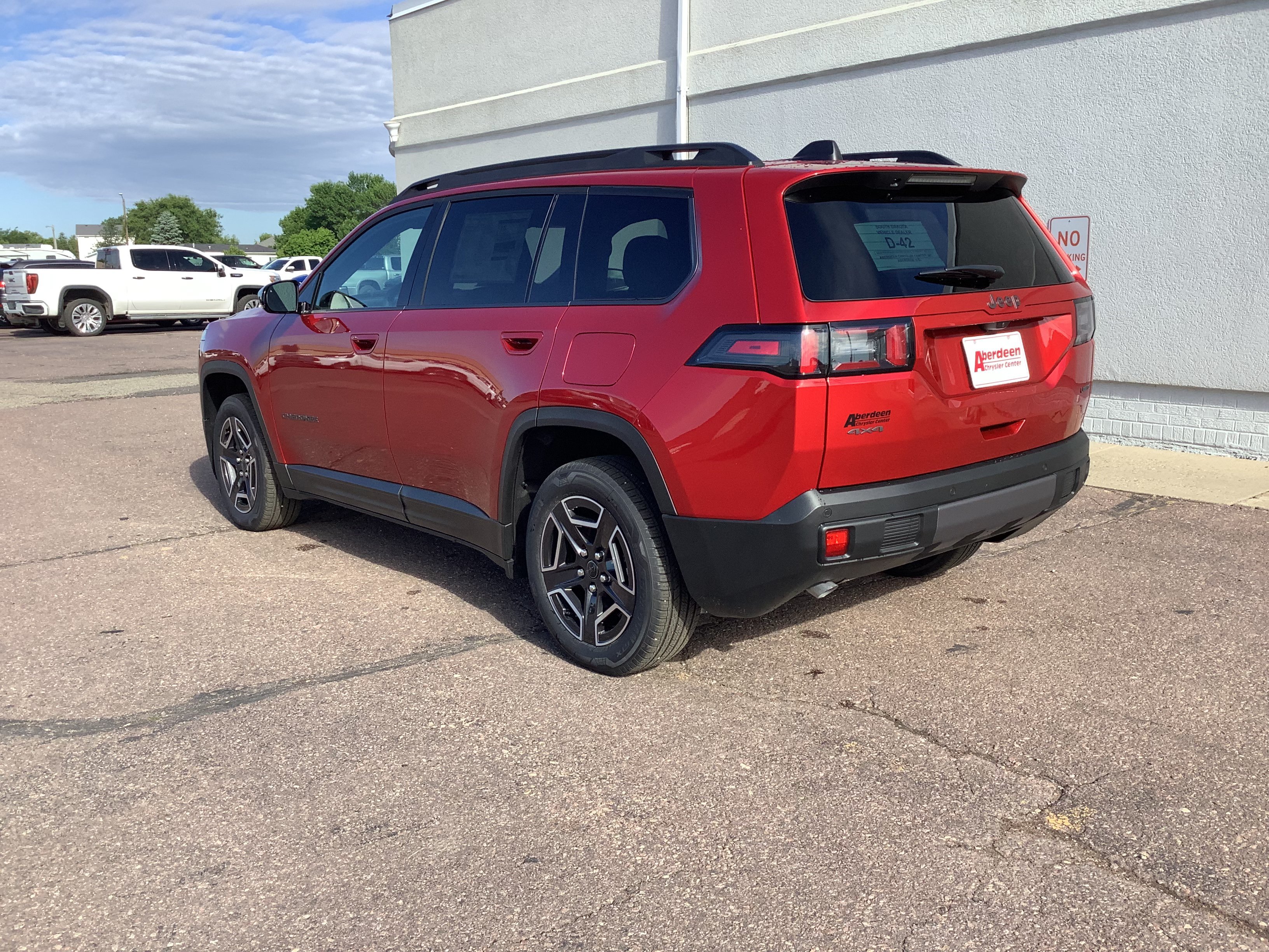 New 2026 Red Hot Pearl-Coat Exterior Paint Jeep Limited image 6